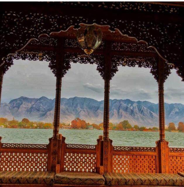 Yadgaar Houseboats Hotel Srinagar  Exterior photo