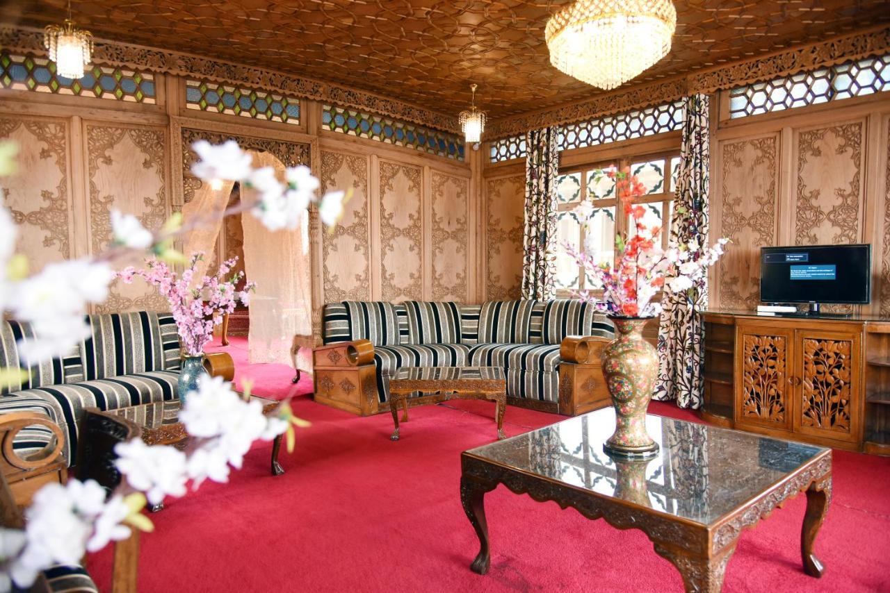 Yadgaar Houseboats Hotel Srinagar  Exterior photo